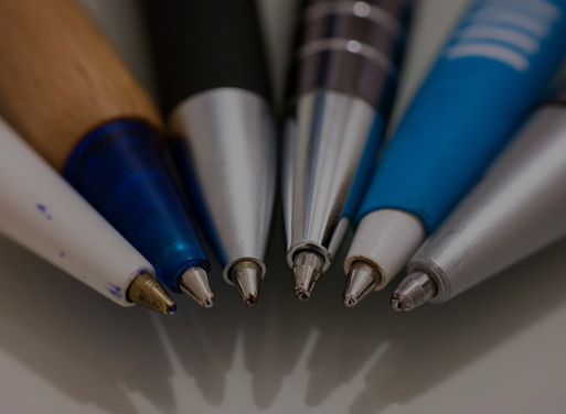 Pourquoi un stylo à bille arrête-t-il de produire de l'encre pendant que j'écris?