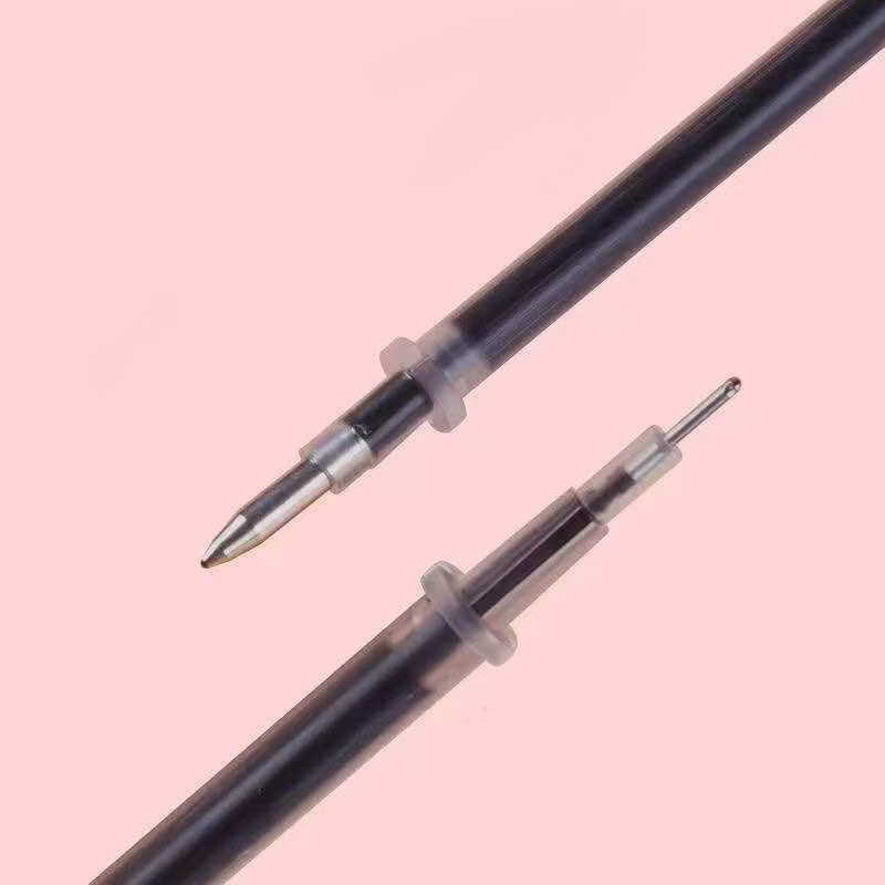 Recharge de stylo délicate et minutieuse